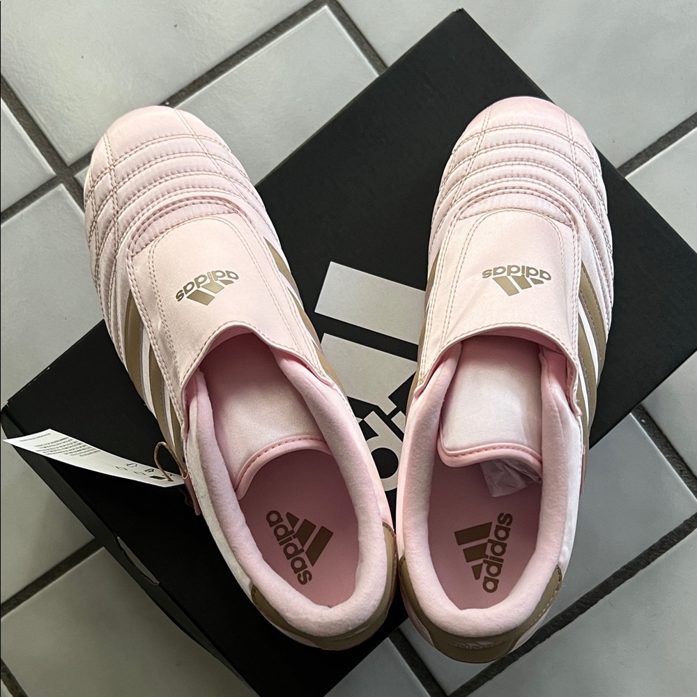 Adidas Taekwondo Baby with cream accents, Women’s 8.5.

#adidas #taekwondo #pink
